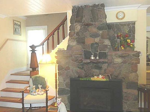 2nd image of 202 Henry St
