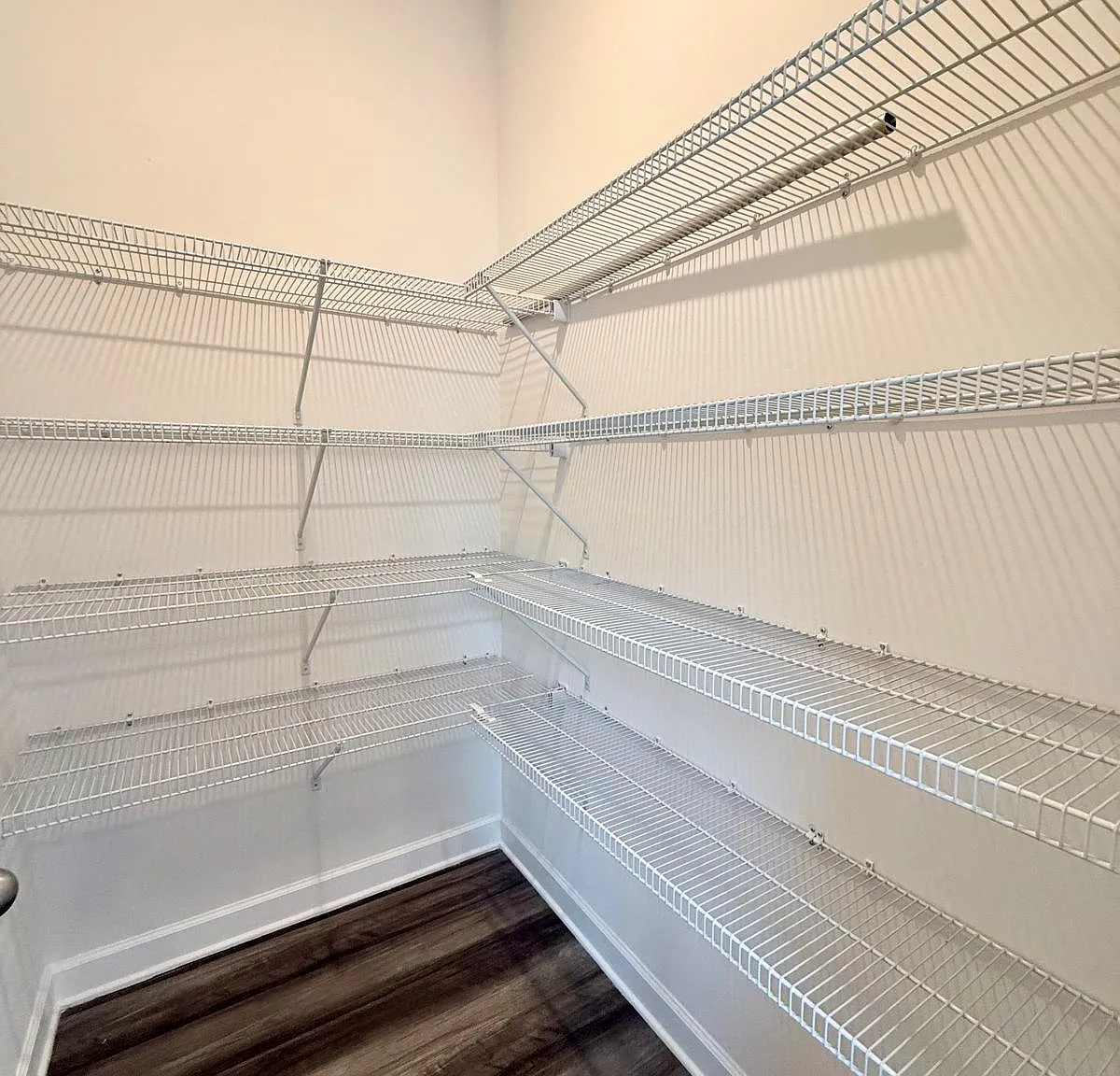 4 bed, 2058 sqft, $2,285 — Photo 4