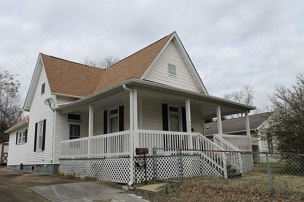 1st image of 909 NE Atlantic Ave