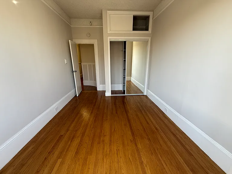 1916 Lombard St — Photo 3