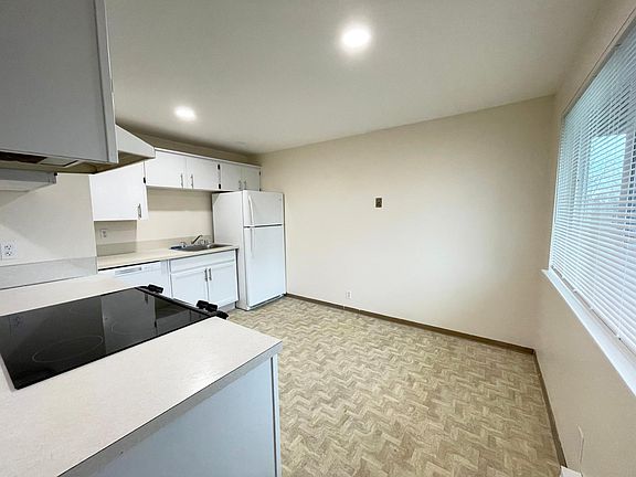 3rd image of 7415 S Prospect St APT 1