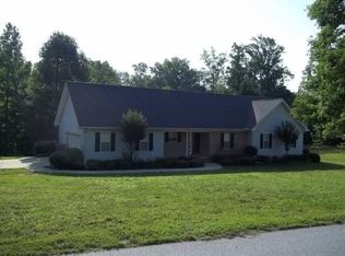 106 Sleepy Meadow Ln, Cleveland, GA 30528