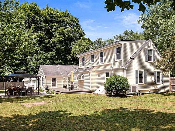 3rd image of 389 Commonwealth Rd