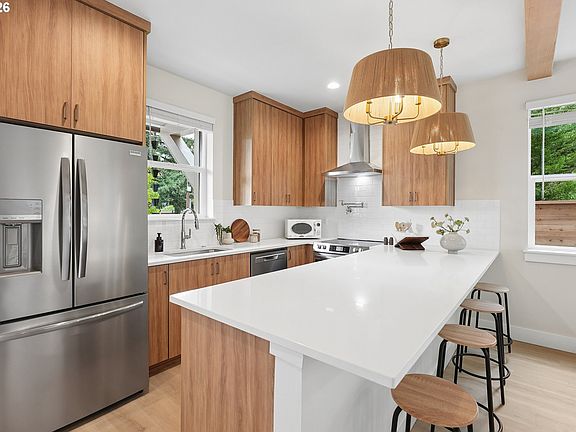 3rd image of 5452 NE Prescott St #3