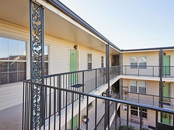 4th image of 2712 Whitney Pl APT 633