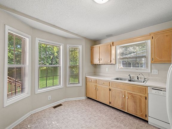 5th image of 3281 N Senseney Cir