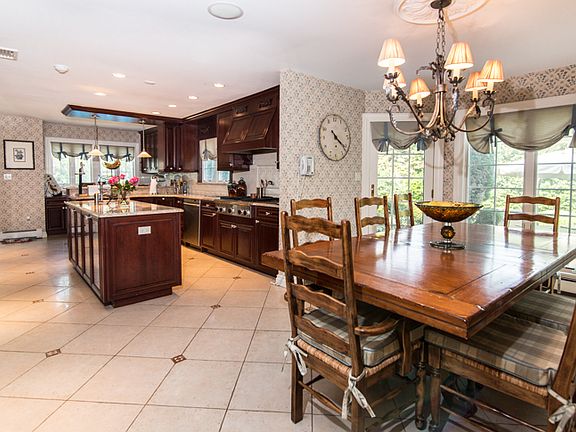 4th image of 6 Kristi Ln