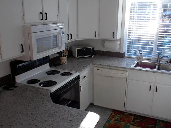 2nd image of 8 Holly Ln