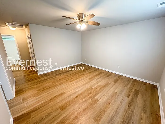 15801 Meridian Ave — Photo 5