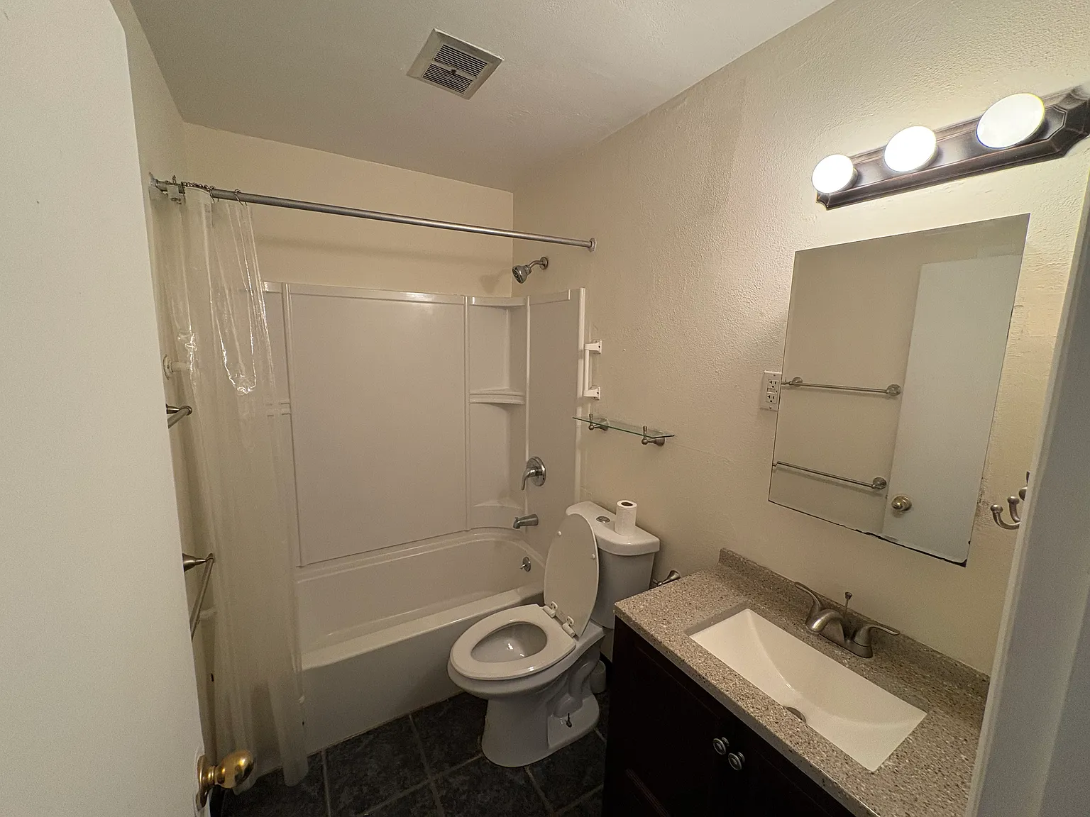 2 bed, 800 sqft, $2,000 — Photo 2