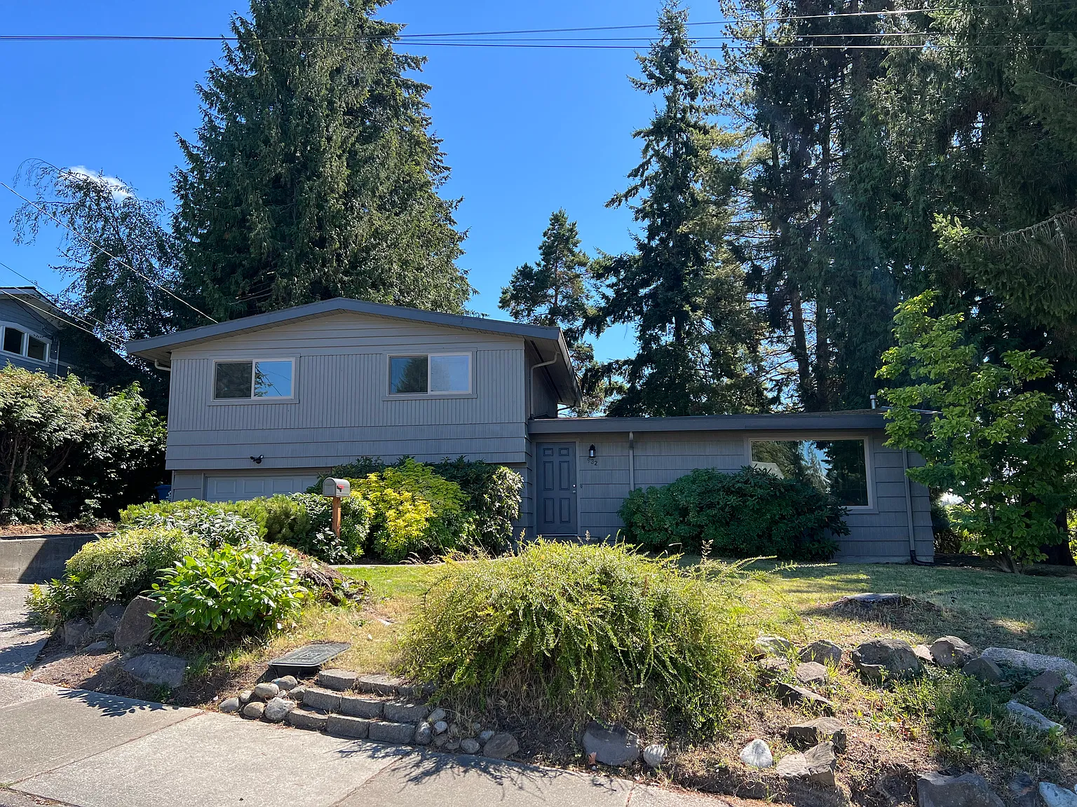 4 bed, 1.5 bath, 1700 sqft, $4,200 — Photo 1