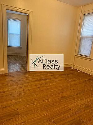 4th image of 29-12 Newtown Ave #1