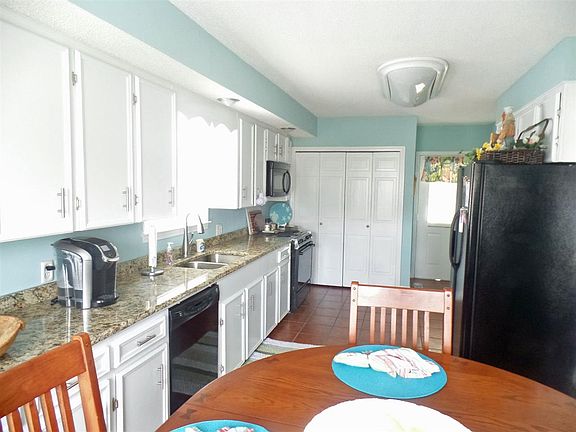 2nd image of 215 E Richardson Cir