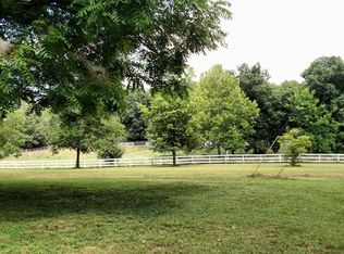 1218 Robertson Rd S, Murray, KY 42071