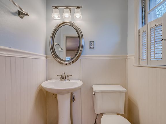 2nd image of 4311 Charleswood Ave