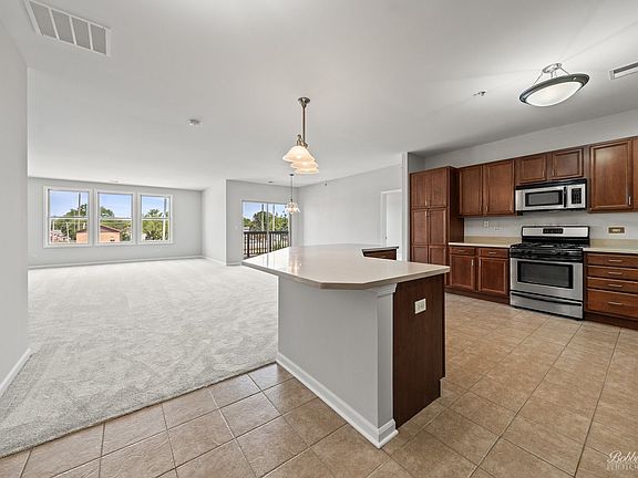 3rd image of 271 E Railroad Ave Unit 201