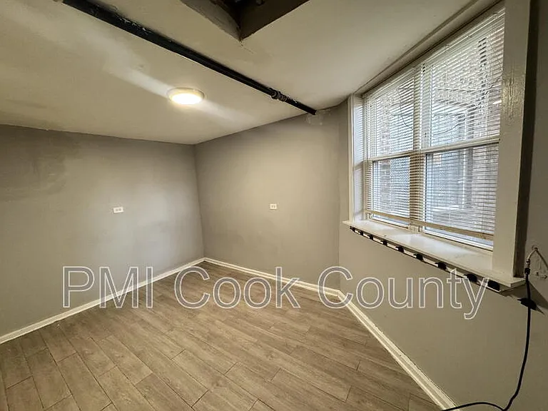 9006 S Escanaba Ave #G — Photo 9