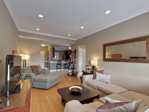 5th image of 4909 N Janssen Ave APT 2E