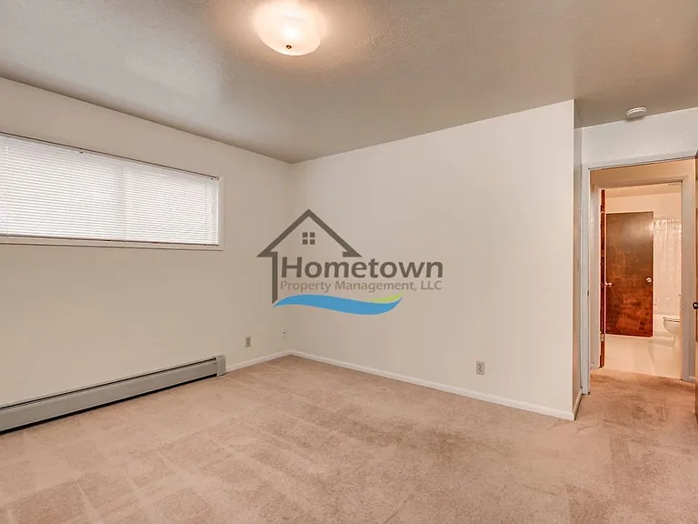 2432 & 2433 E Stowe Ct — Photo 10