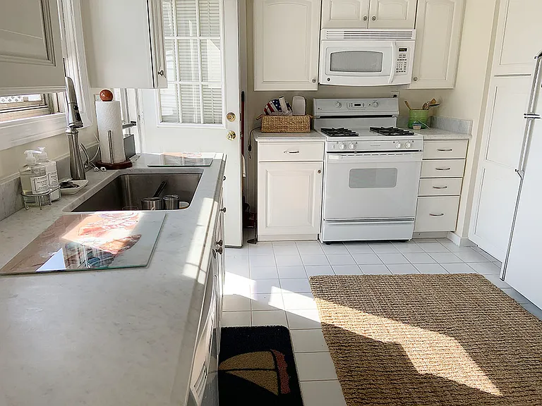133 4th Ave — Photo 3
