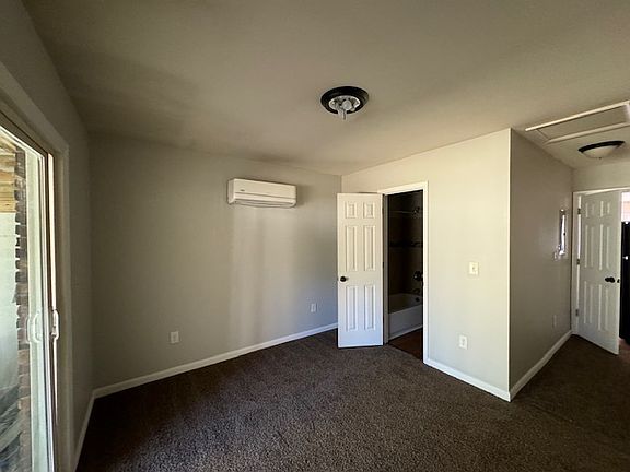 4th image of 208 Woodland Trl