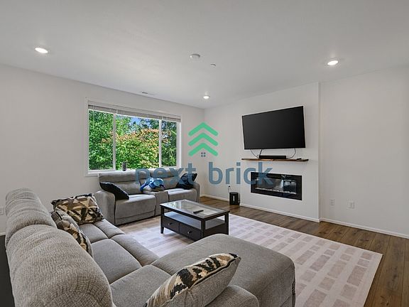 3rd image of 224 179th St SE