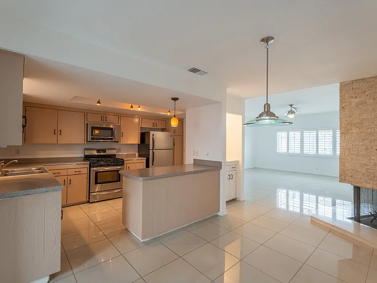 2518 S Sierra Madre — Photo 4
