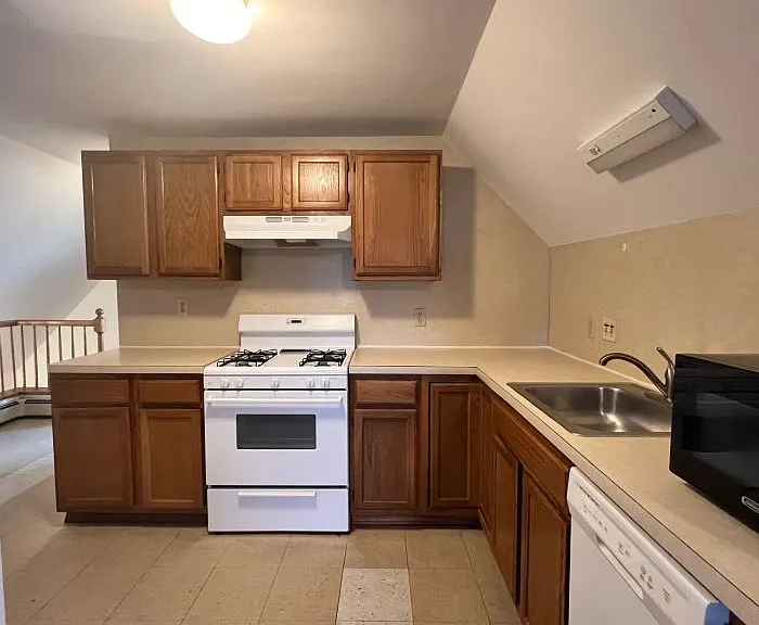 46 Newhall St #3 — Photo 5