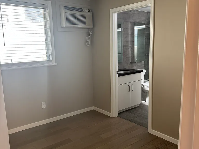 1635 Scott Ave — Photo 14