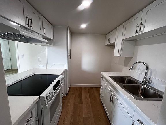 2nd image of 1300 Edgewood Way #206