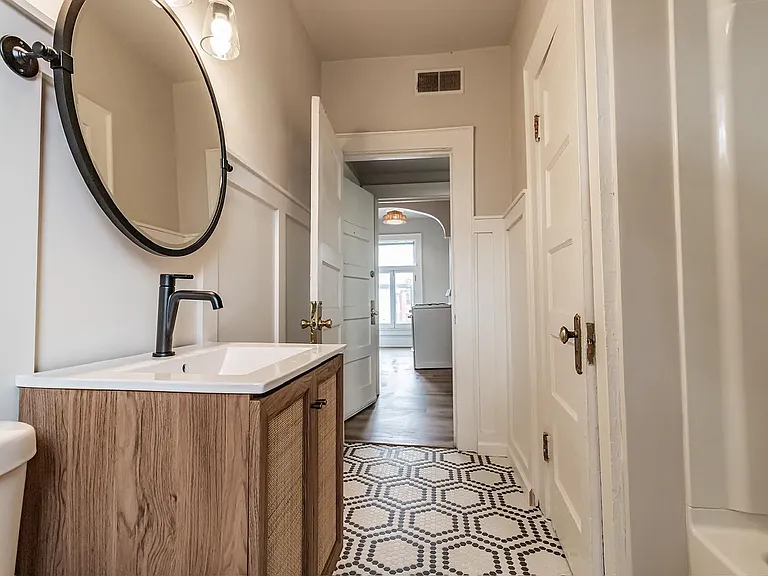 410 SE 2nd St #4 — Photo 8