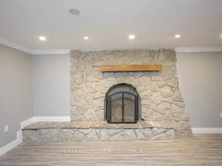 2444 Woburn Cres — Photo 7