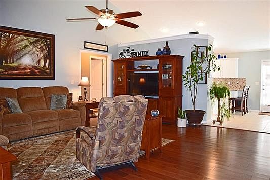 3rd image of 113 Westbriar Blvd