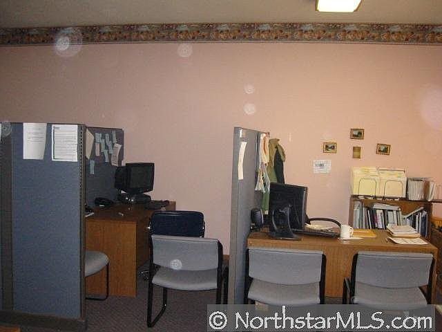 2nd image of 1090 Earl St
