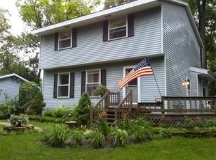 1924 N Oak Grove Rd, Oconomowoc, WI 53066