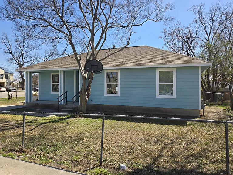 1410 Colima St — Photo 2