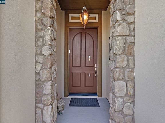 3rd image of 1577 Chianti Ln
