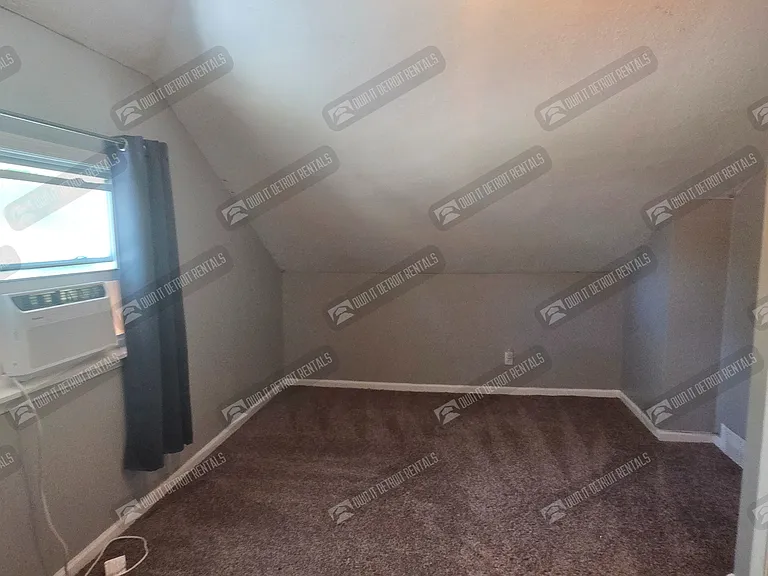 22889 Oakwood Ave — Photo 16