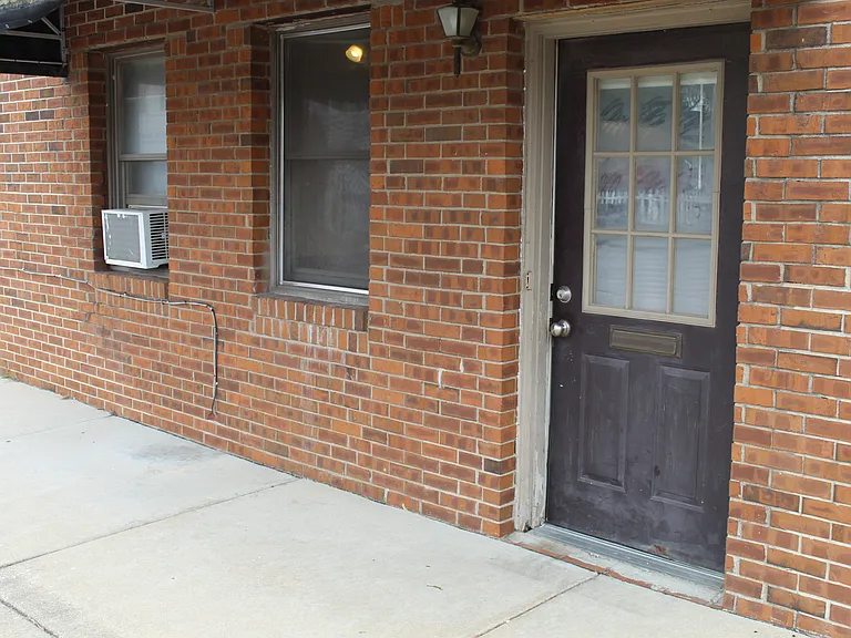125 E Wall St #9 — Photo 4