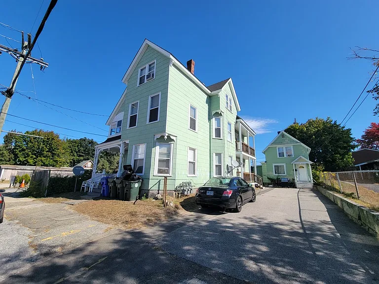 385-387 Belmont St — Photo 11
