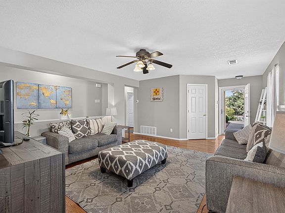 5th image of 8608 Casa Linda Ct NW