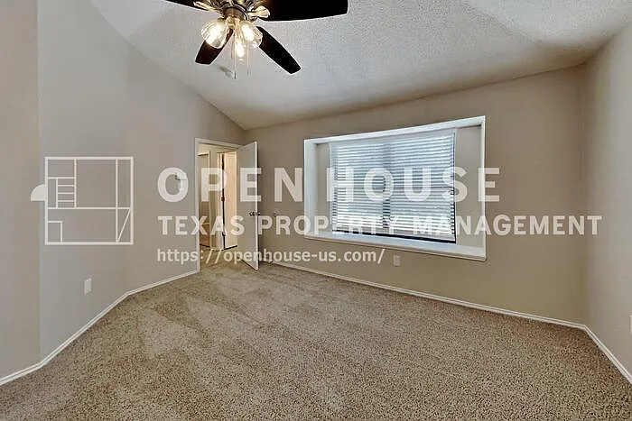 216 Caprock Dr — Photo 6
