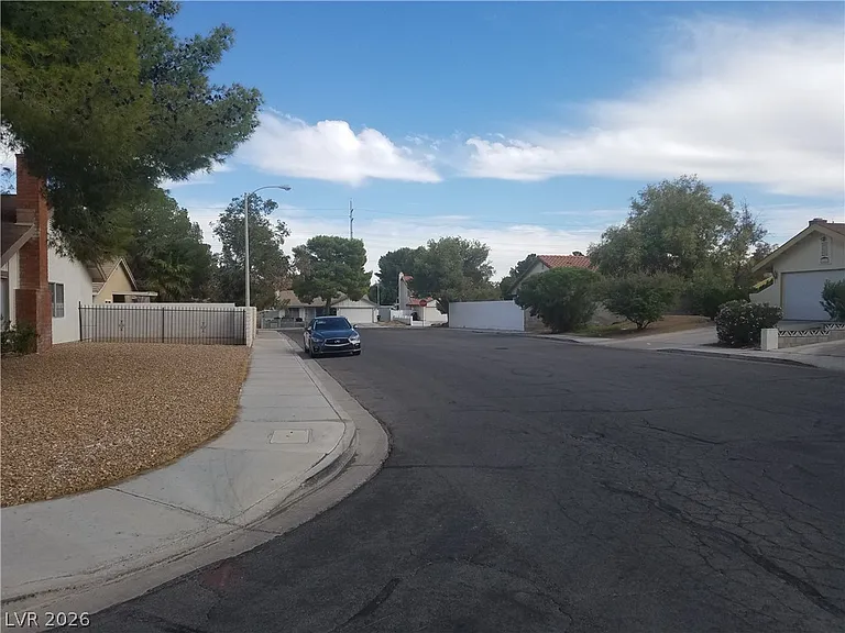 2348 Aqua Vista Ave — Photo 6