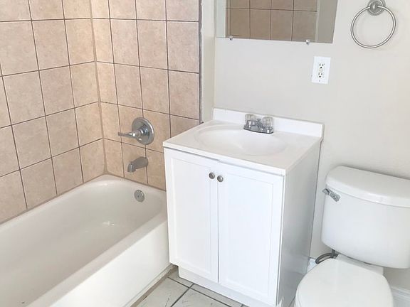 5th image of 631 E 109th Pl