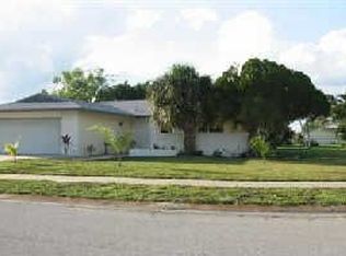 879 Hofstra Dr, Fort Myers, FL 33919