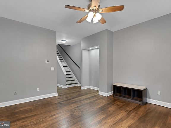 3rd image of 605 W 9th St