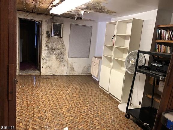 3rd image of 18 Ivy Pl