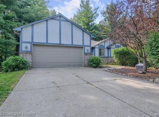 2848 Regency Ct, Orion, MI 48359