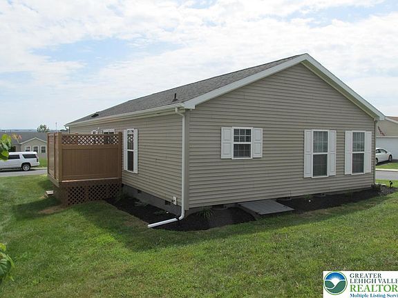 5th image of 3813 Belcourt Rd