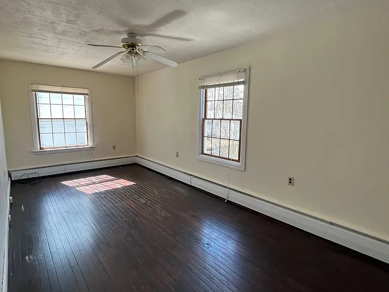 940 Woodlawn St — Photo 26